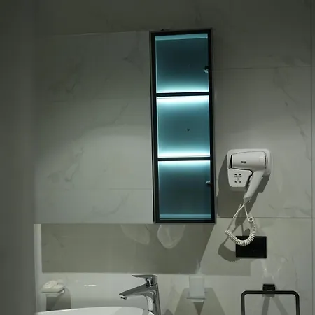 Hotel Bounty Golem (Tirana)