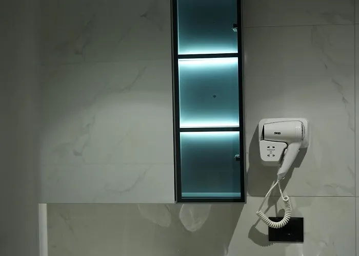 Hotel Bounty Golem (Tirana)